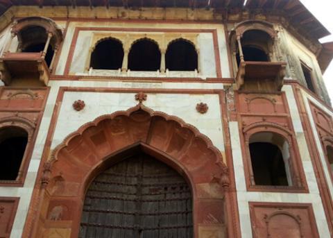 Zafar Mahal Mehrauli Village Delhi Darshan Agra Bus Car Cab Tour